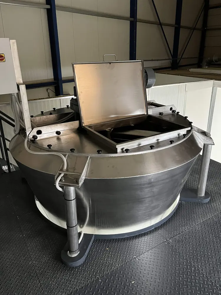 Vertikální míchací zařízení pro míchání koření